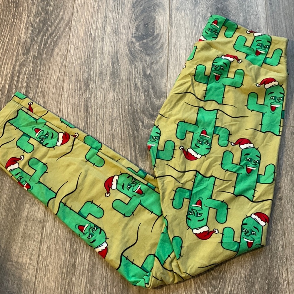 LuLaRoe OS Leggings - Christmas Cactus Rare, Retired